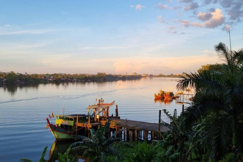 Kenyalang Riverine Emerald 12 Homestay Kuching Exterior photo