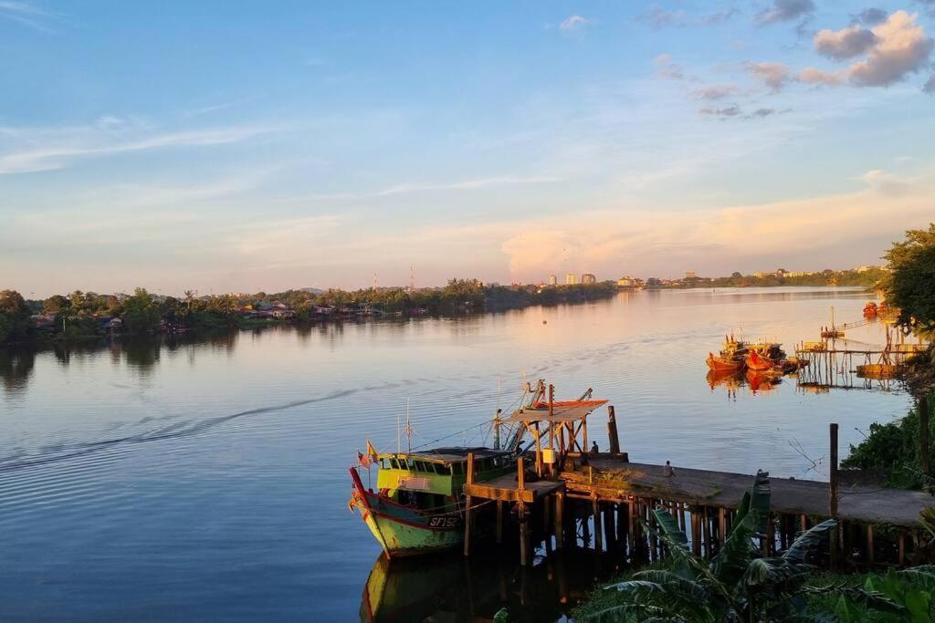 Kenyalang Riverine Emerald 12 Homestay Kuching Exterior photo